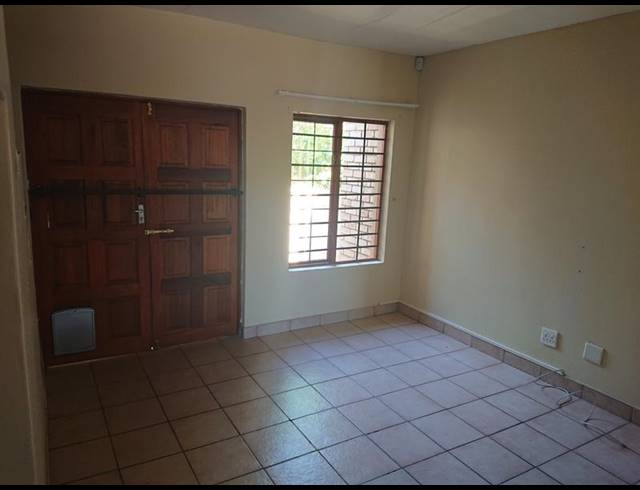 2 BEDROOM PROPERTY TO RENT IN DIE BULT